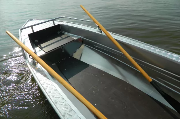4 - Wyatboat 390 У 