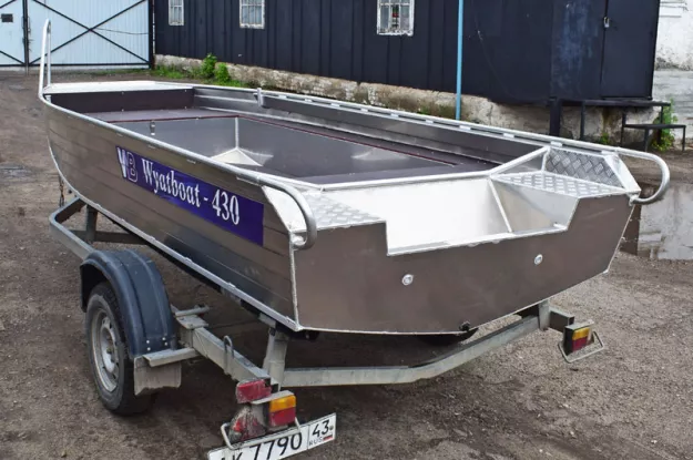 7 - Wyatboat-430 Master 