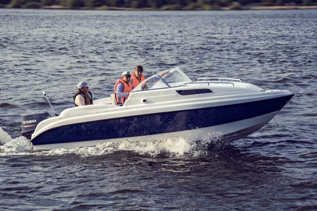 10 - Neman-550 с каютой 