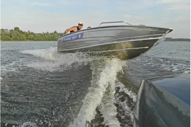 3 - Wyatboat-460 P 
