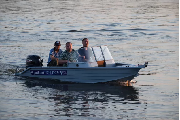 11 - Wyatboat-390 DCM (1) 